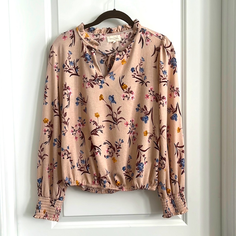 Floral top in Beige.